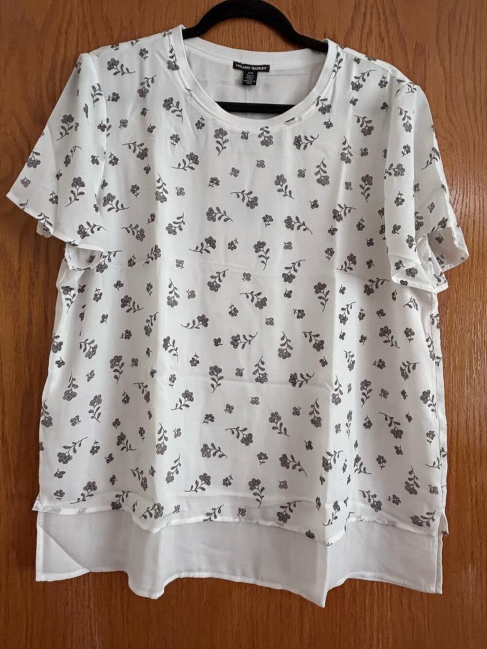 Hillary Radley Women's Short Sleeve Blouse White Floral - Size Large - NWT